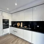 Da Rocha Twins 2 With Pool By Homing Apartment *