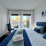 Da Rocha Twins 2 With Pool By Homing