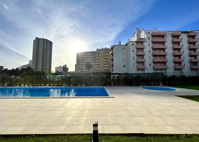 Da Rocha Twins 2 With Pool By Homing *