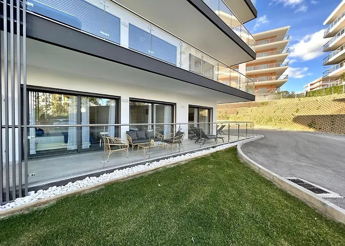 Da Rocha Twins 2 With Pool By Homing *