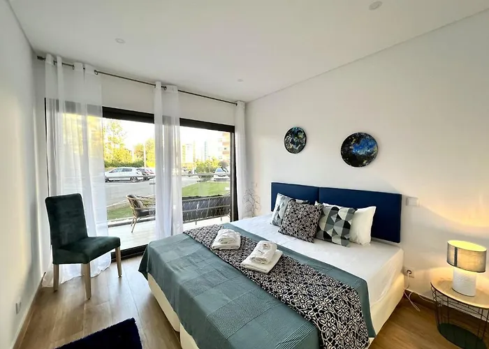 Da Rocha Twins 2 With Pool By Homing *